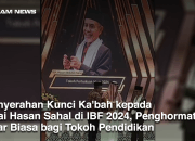 Penyerahan Kunci Ka’bah kepada Kyai Hasan Sahal di IBF 2024, Penghormatan Luar Biasa bagi Tokoh Pendidikan