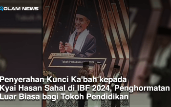 Penyerahan Kunci Ka'bah kepada Kyai Hasan Sahal di IBF 2024, Penghormatan Luar Biasa bagi Tokoh Pendidikan