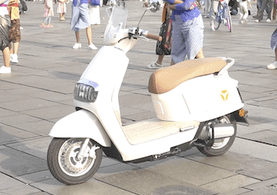 Yadea Velax : Motor Listrik yang Bisa Jalan Sendiri, Siap Debut di IIMS 2025