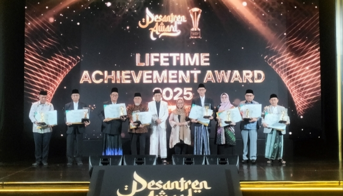 Pendiri Gontor Raih Penghargaan Lifetime Achievement Pesantren Award