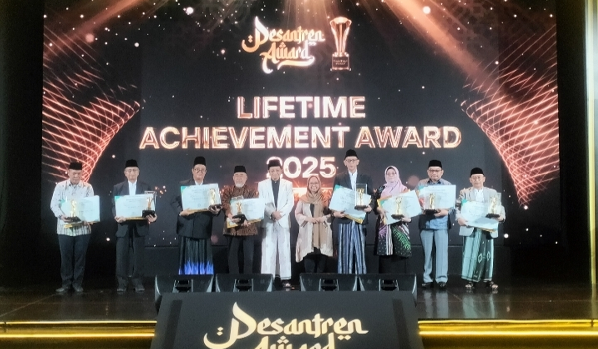 Pendiri Gontor Raih Penghargaan Lifetime Achievement Pesantren Award